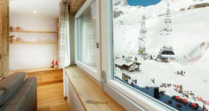 Maison Reve Blanc direct access to t ski slopes and town center.