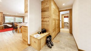 Interior - Maison Reve Blanc direct access to t ski slopes and  town center. (Breuil Cervinia)