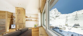 Maison Reve Blanc direct access to t ski slopes and  town center.