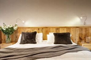 4 bedrooms, WiFi, bed sheets