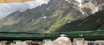 Maison Reve Blanc direct access to t ski slopes and  town center.