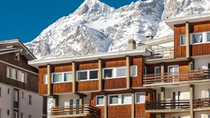 Exterior - Maison Reve Blanc direct access to t ski slopes and  town center. (Breuil Cervinia)