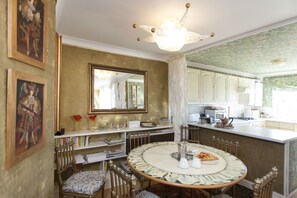 Apartment, 2 Bedrooms | In-room dining - Chelsea for History and Art Lovers (London)