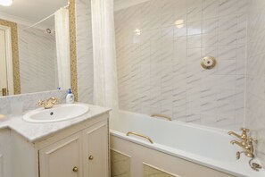 Apartment, 2 Bedrooms | Bathroom