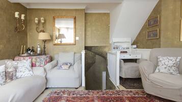 Apartment, 2 Bedrooms | Living room | Flat-screen TV