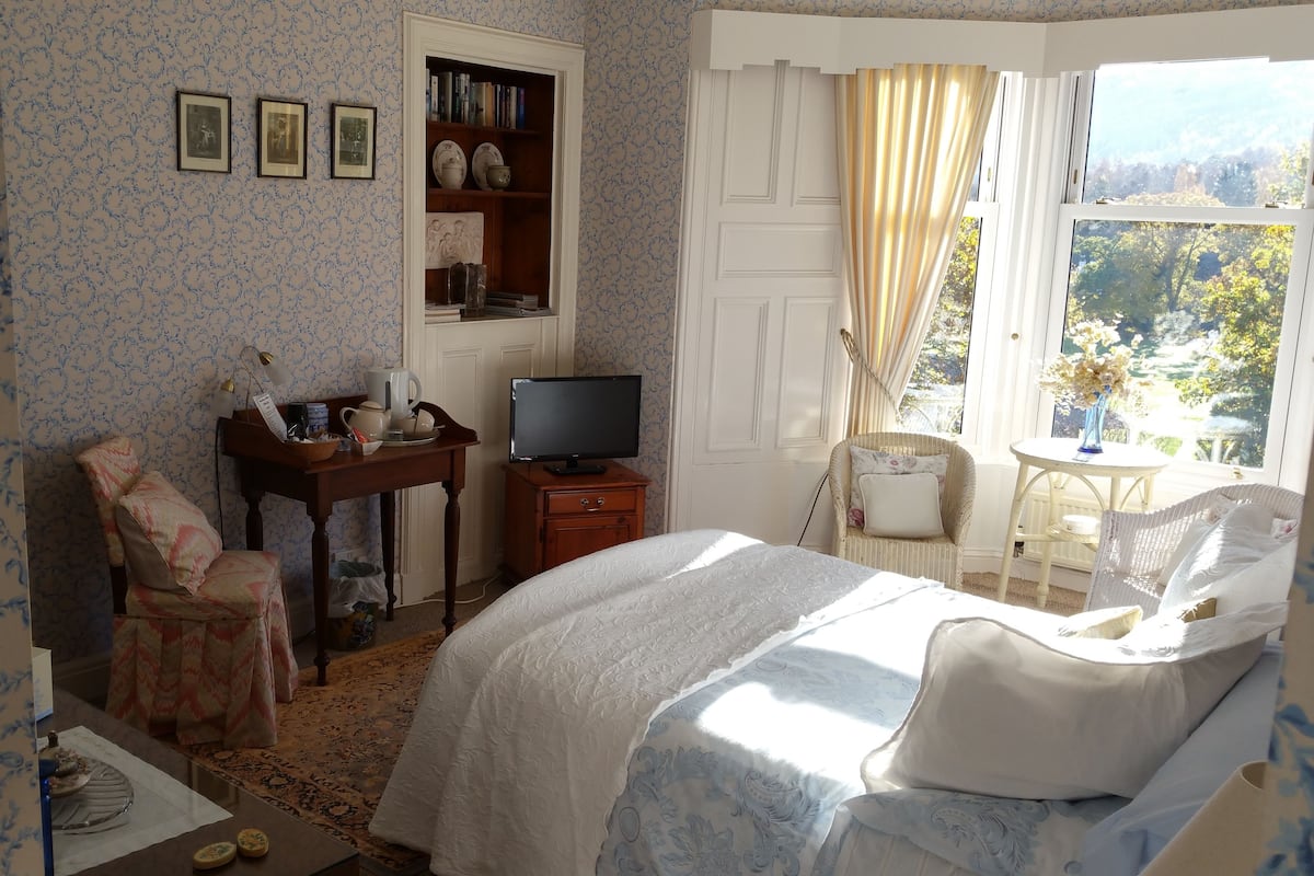 Deluxe Double Room, Mountain View | Premium bedding, individually decorated, individually furnished