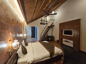Deluxe Room, 1 King Bed, Smoking, Garden View | 1 bedroom, desk, free WiFi, bed sheets - The Celebration Van Vilas Kanha (Bichhiya)