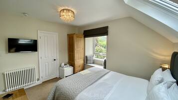 Economy Room, 1 King Bed (shower) | Premium bedding, individually decorated, individually furnished