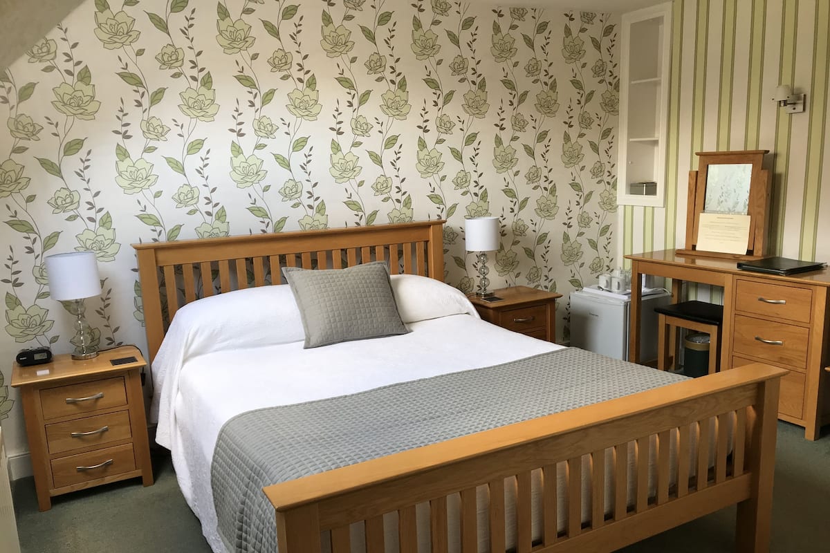 Superior Room, 1 King Bed, Mountain View (shower) | Premium bedding, individually decorated, individually furnished