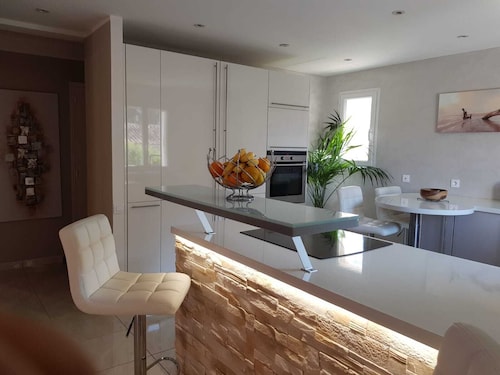 Villa heated pool and spa near fabregas beaches