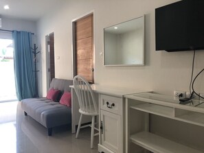 Rom – deluxe, 1 kingsize-seng med sovesofa | Blendingsgardiner, wi-fi (inkludert) og sengetøy