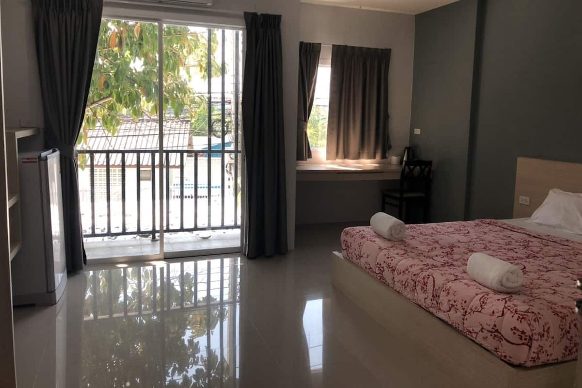 Superior Room, 1 King Bed | Blackout drapes, free WiFi, bed sheets