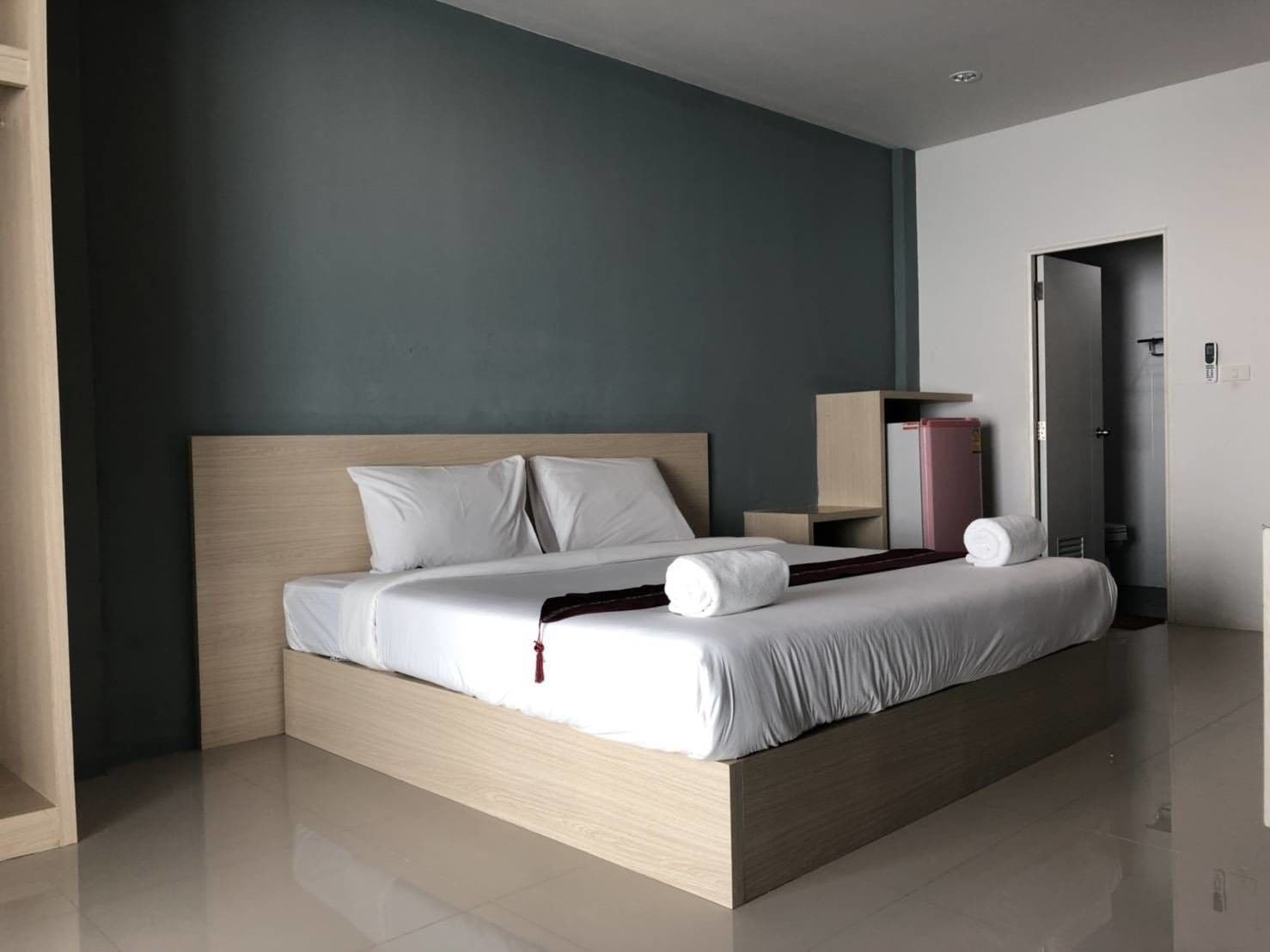 Cortinas blackout, wifi gratis y ropa de cama 