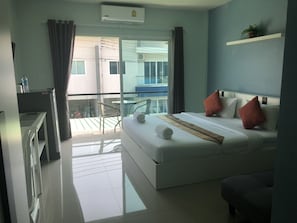 Estúdio júnior, 1 cama King e sofá-cama | Cortinas blackout, Wi-Fi de cortesia, roupa de cama