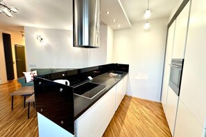 プレミアム アパートメント 1 ベッドルーム バルコニー シティビュー | 専用簡易キッチン | 大型冷蔵庫、オーブン、コンロ、食器洗い機