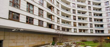 Vista frontal de la propiedad