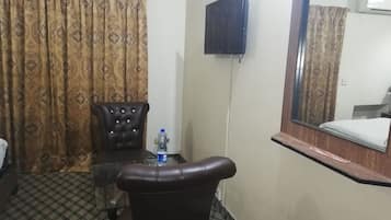 Minibar, desk, soundproofing, free WiFi