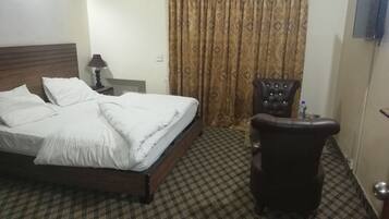Minibar, desk, soundproofing, free WiFi