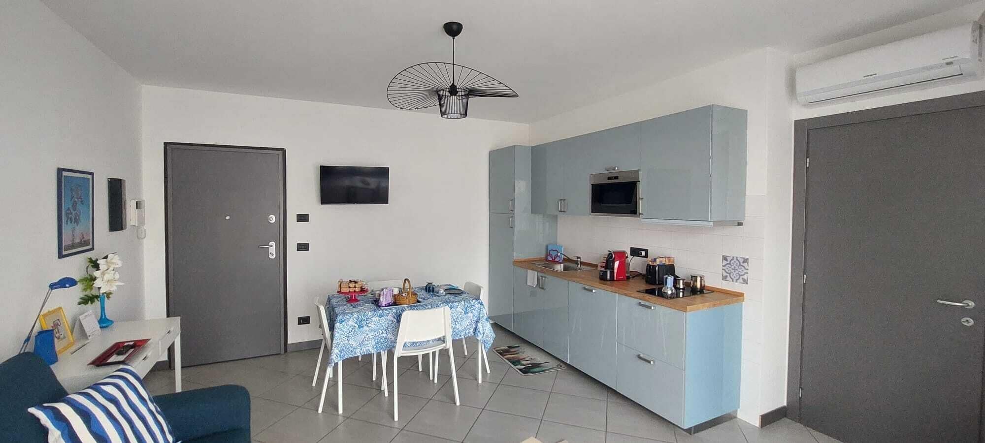 Appartamento Deluxe Sky Blue | Dapur pribadi | Lemari es besar, microwave, kompor, dan mesin espresso