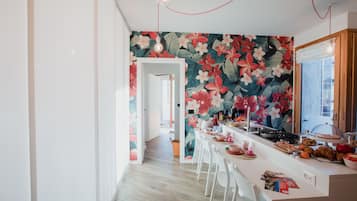 Appartamento Deluxe Flower Suite | Essbereich im Zimmer