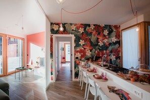 Appartamento Deluxe Flower Suite | Essbereich im Zimmer