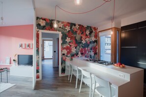 Appartamento Deluxe Flower Suite | Essbereich im Zimmer
