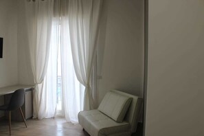 Deluxe Double Room | Living area | Flat-screen TV - La Casa del Corallo (Pompei)