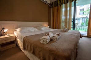 1 bedroom, iron/ironing board, cots/infant beds, free WiFi