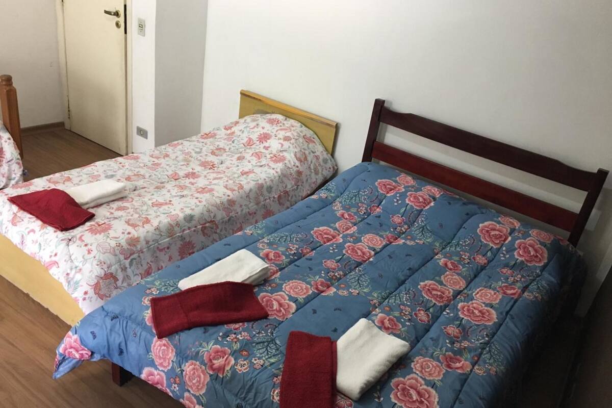 Rollaway beds, bed sheets