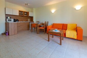 Family Studio, Balcony | Private kitchenette | Fridge, microwave, stovetop, cookware/dishes/utensils - Large Studio in Polo Resort (Sunny Beach)