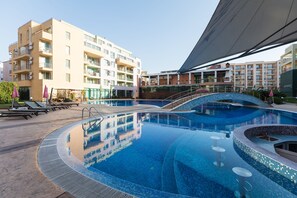 Seasonal outdoor pool - Quiet Studio in Polo Resort (Sunny Beach)