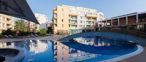 Seasonal outdoor pool