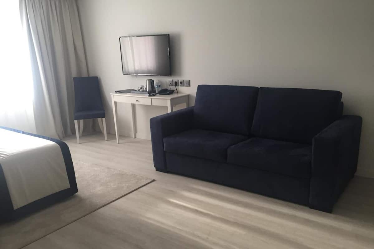 premium bedding, individually decorated, individually furnished, desk