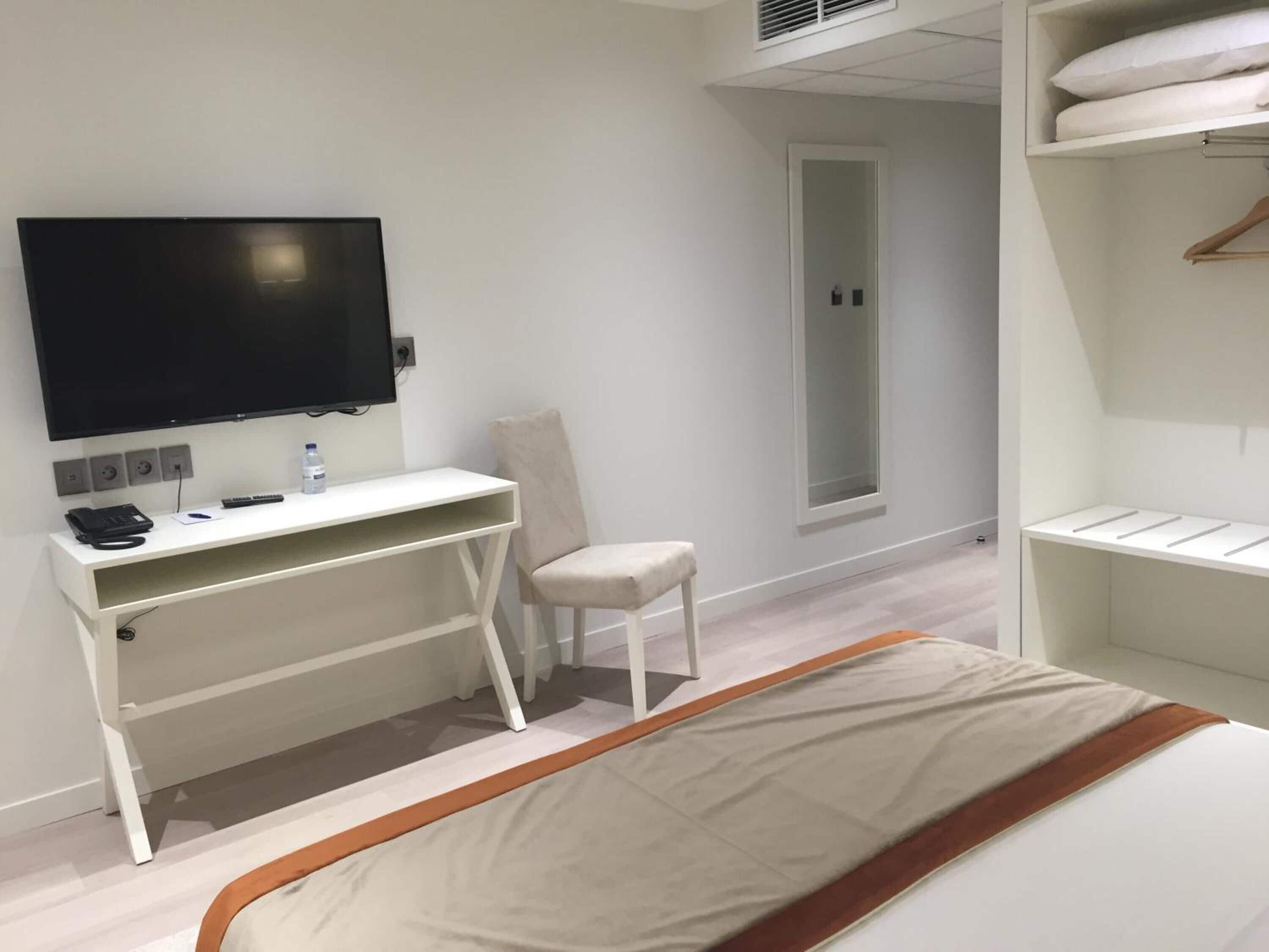 Habitació doble, accessible per a persones amb mobilitat reduïda | Roba de llit d'alta qualitat i decoració individual 