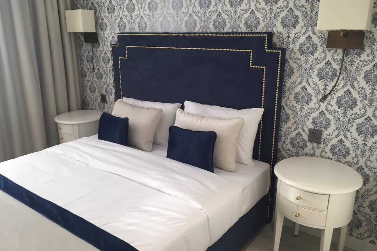 premium bedding, individually decorated, individually furnished, desk