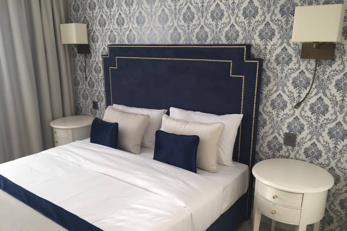 Superior Double Room, 1 Queen Bed | Premium bedding, individually decorated, individually furnished, desk