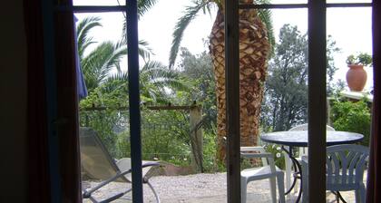 Appartement vue sur mer exceptionnelle dans villa individuelle CĂŽte d'Azur