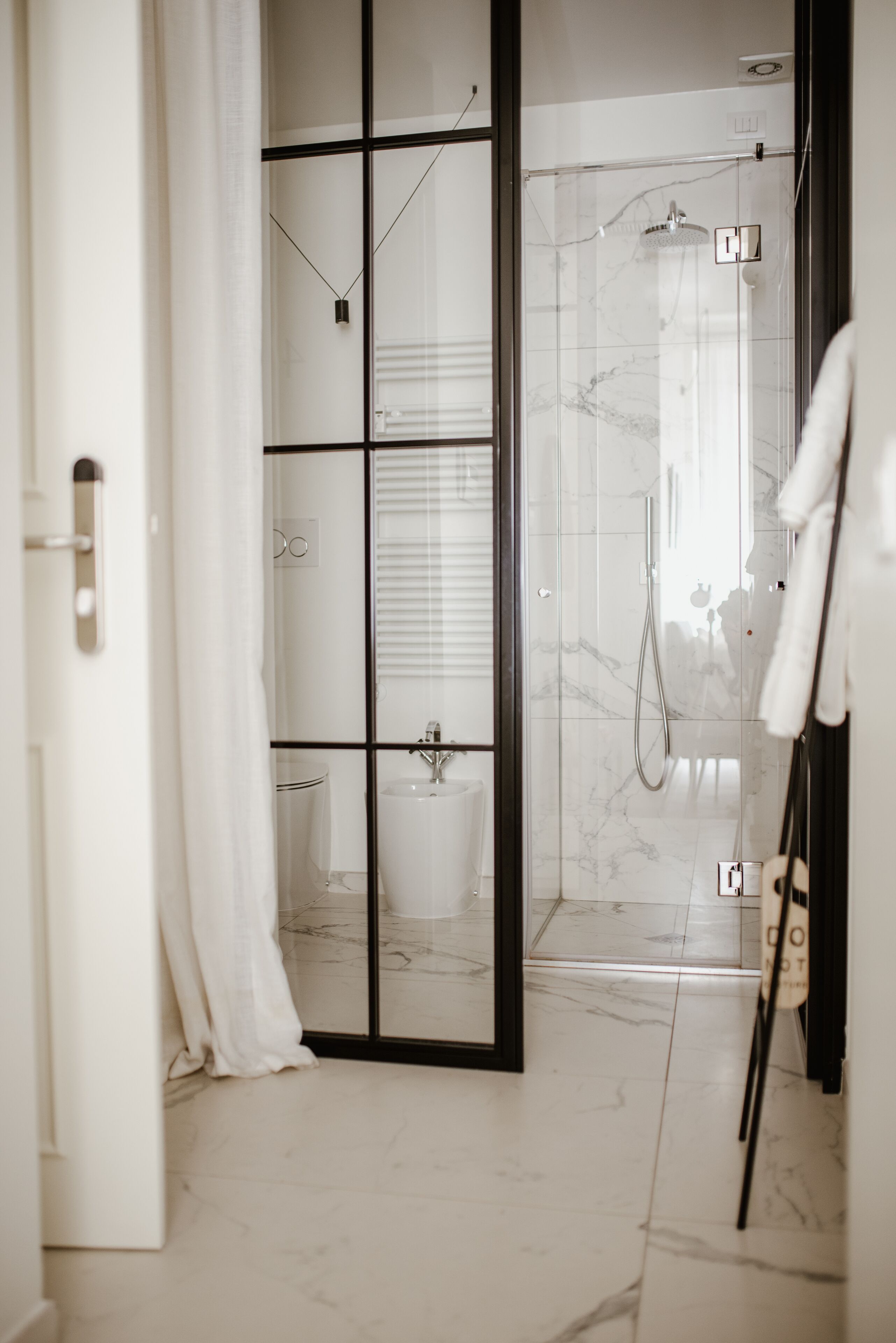 トリプルルーム (Suite 4) | バスルーム | シャワー、バスアメニティ (無料)、ヘアドライヤー、ビデ