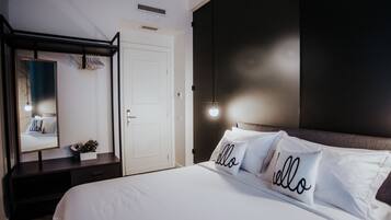Double Room (Suite 1) | Individually decorated, individually furnished, iron/ironing board