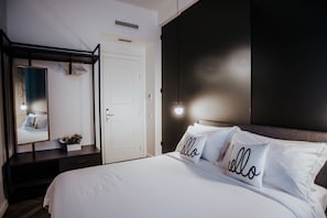 Double Room (Suite 1) | Individually decorated, individually furnished, iron/ironing board