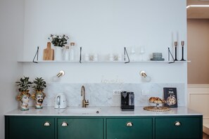 Fridge, espresso maker, electric kettle, cookware/dishes/utensils - Cà Bèla - Porta Romana (Milan)