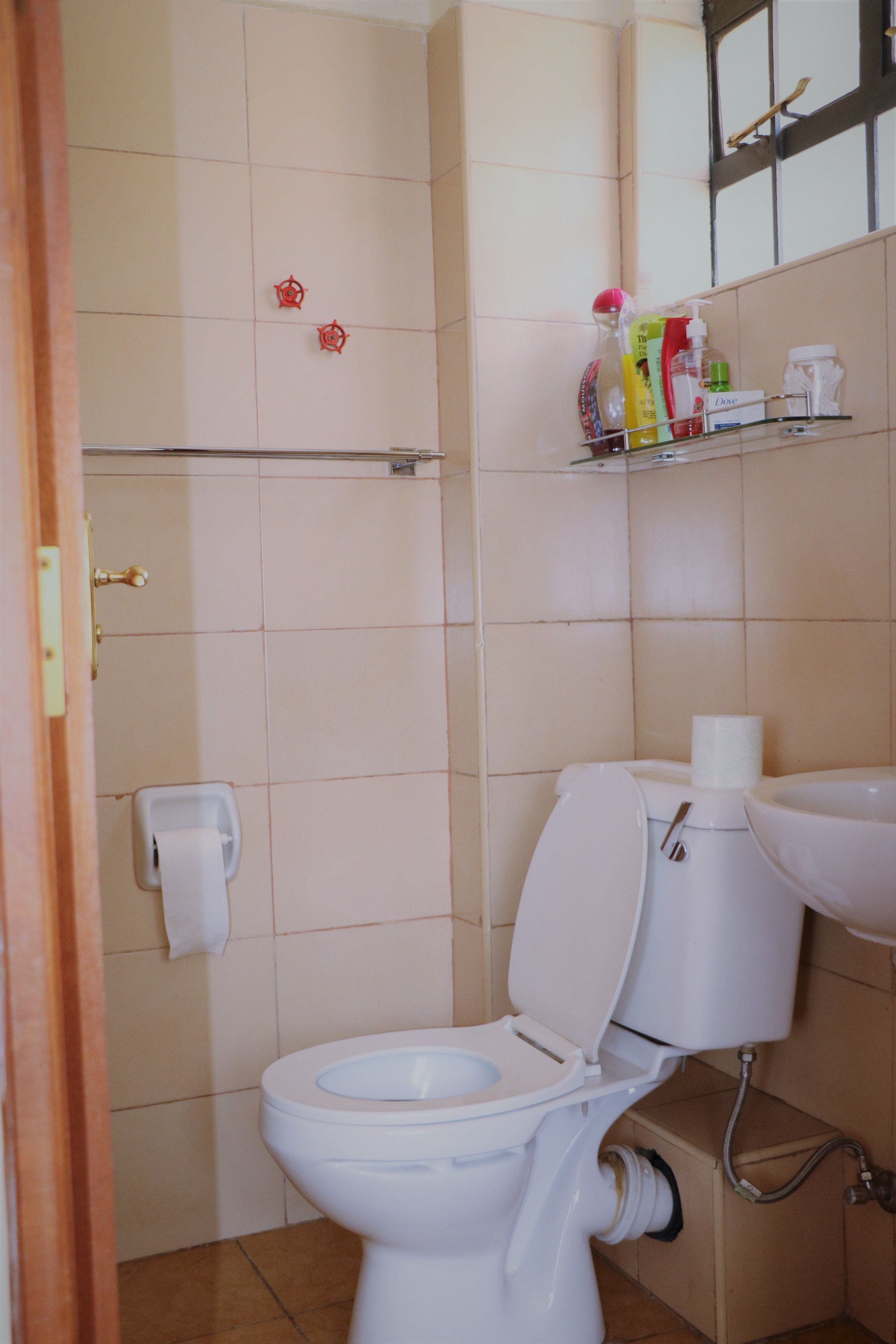 舒适公寓, 1 张特大床, 吸烟房, 城市景观 | 浴室 | 淋浴设施、免费洗浴用品、毛巾