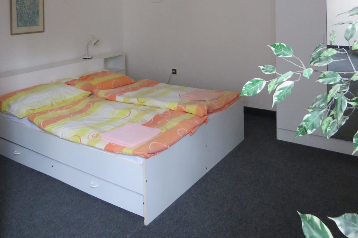 Apartemen Basic | Tirai kedap cahaya, Wi-Fi gratis, dan seprai linen