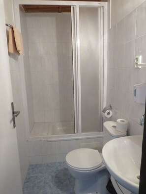Double or Twin Room | Bathroom shower - Hotel Hasa (Prague)