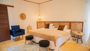 Camera Luxury, vasca da bagno | Minibar, con stile personalizzato, tende oscuranti, lenzuola