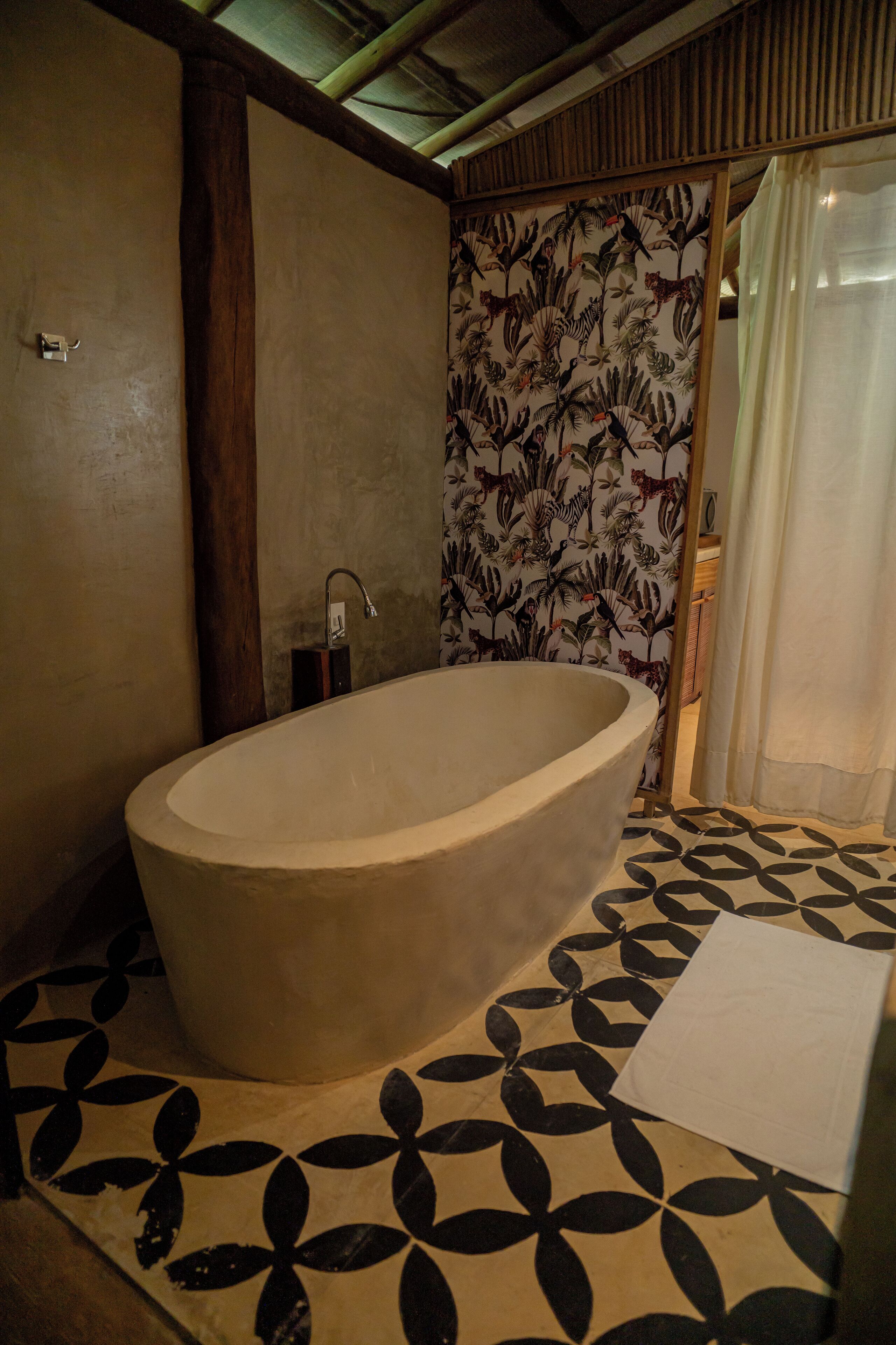 premium studio, bathtub | deep-soaking bathtub