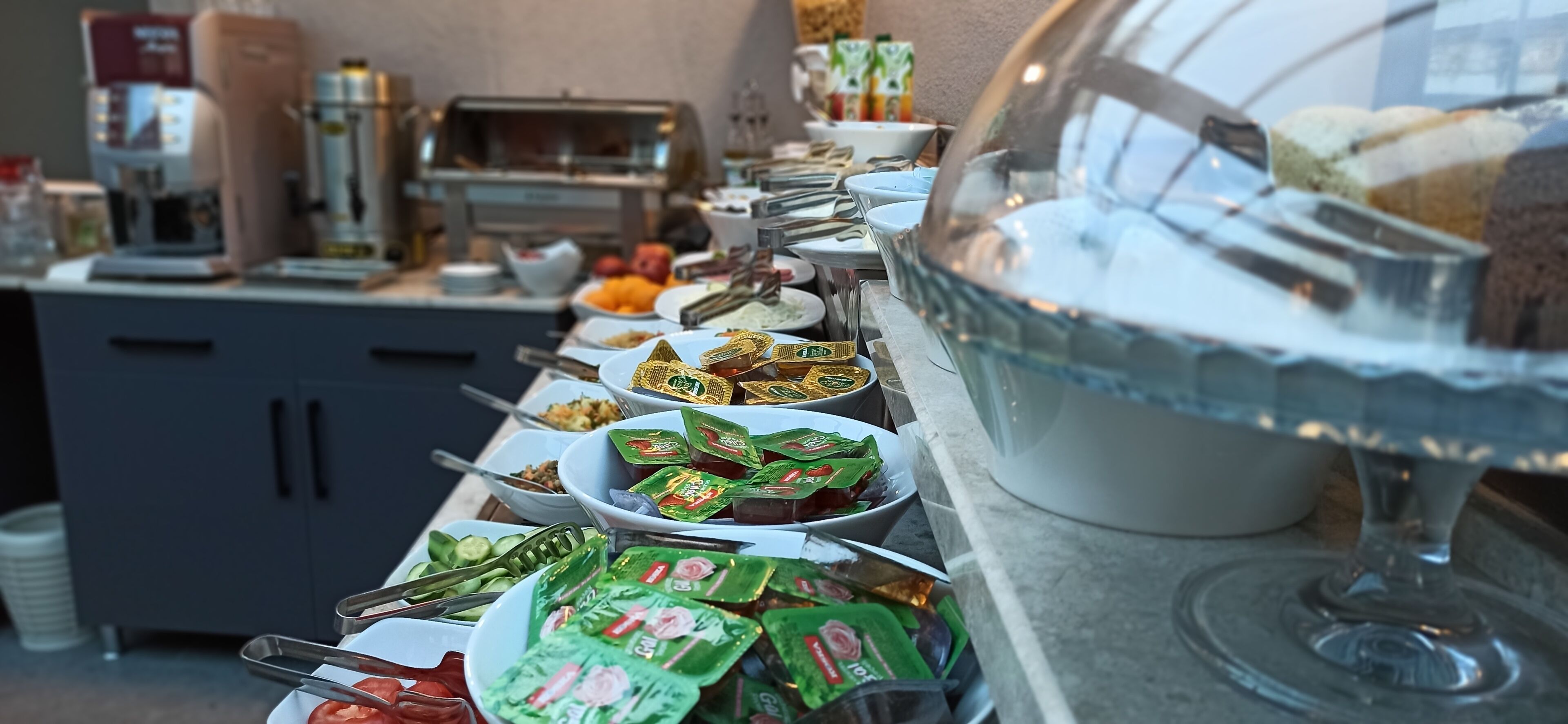 daily buffet breakfast (eur 25 per person)