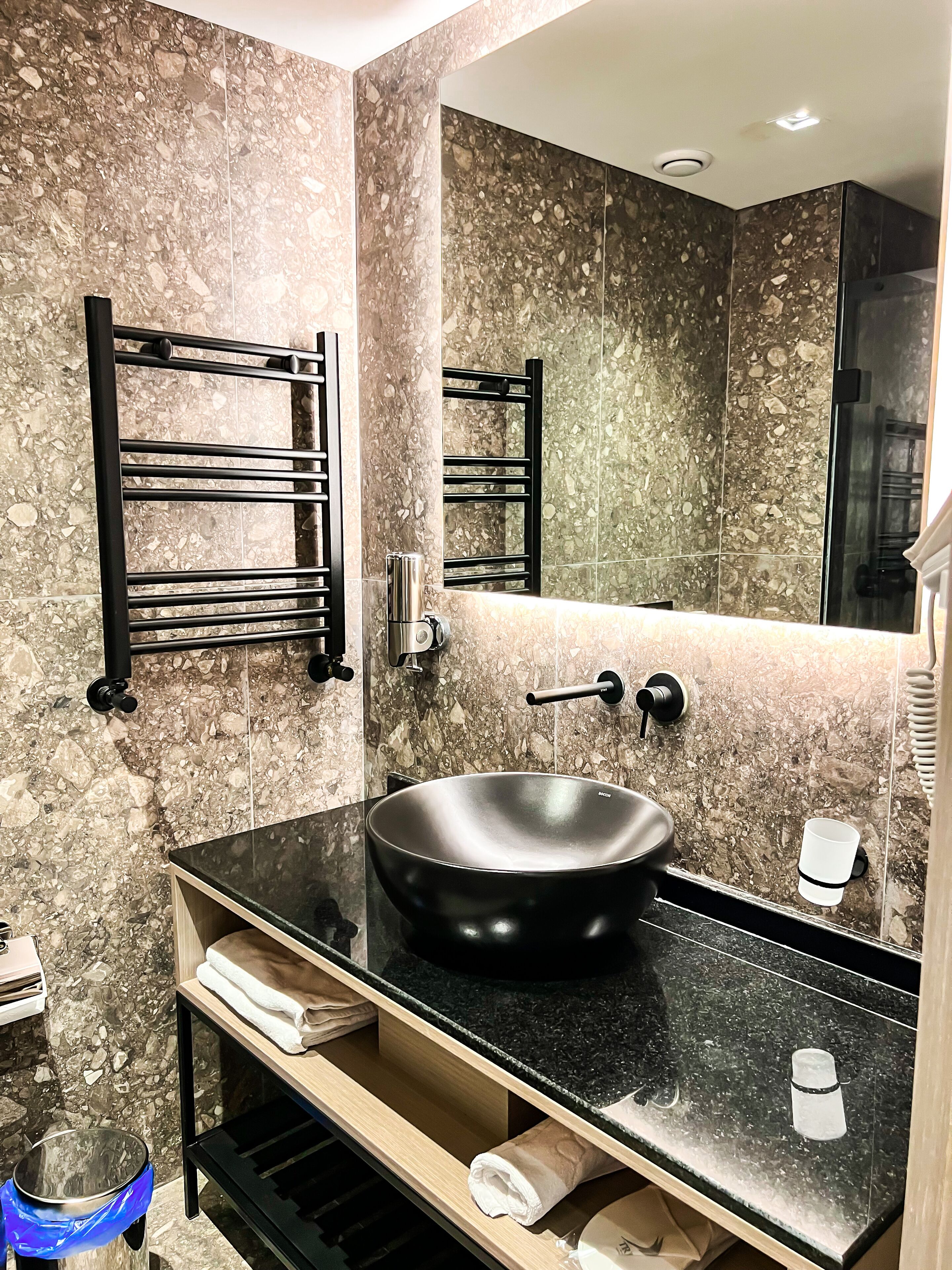 superior double room, annex building | bathroom | shower, free toiletries, hair dryer, slippers