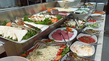 Tägliches Frühstücksbuffet (25 EUR pro Person)