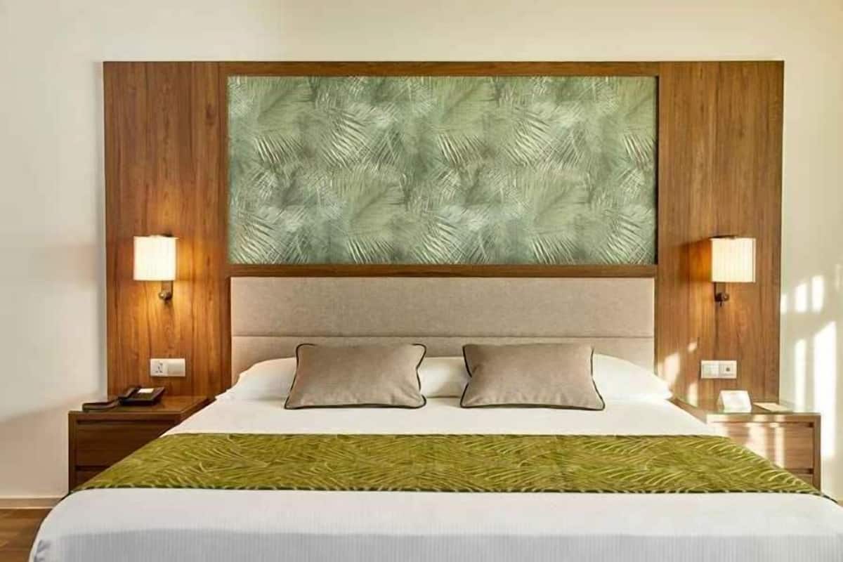 1 bedroom, down duvets, minibar, in-room safe